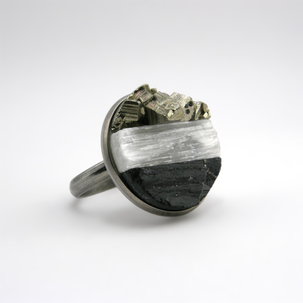 Anillo de Pirita, Turmalina y Selenita